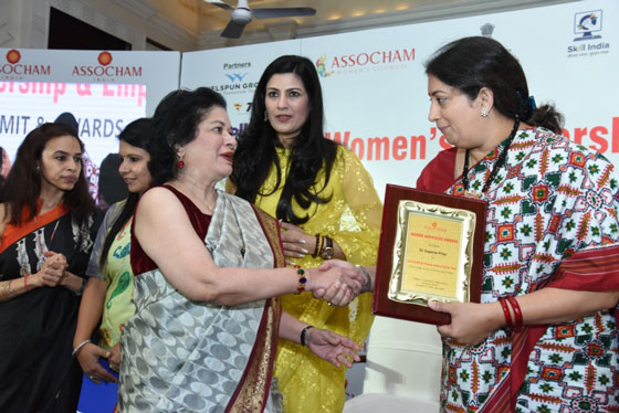 Assocham-Woman-Achiever-of-Year-Award-1